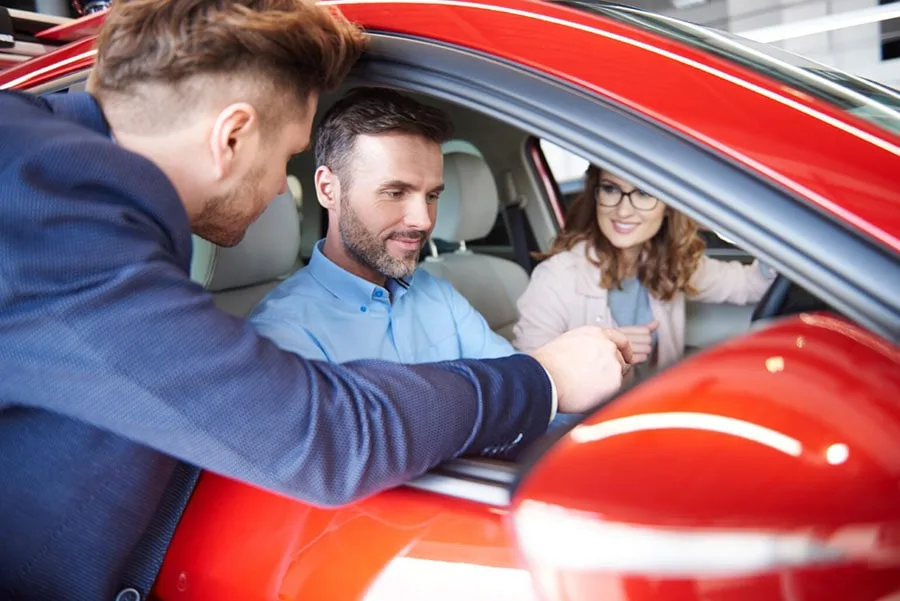 20 Car Sales Questions to Ask Customers (That Close)